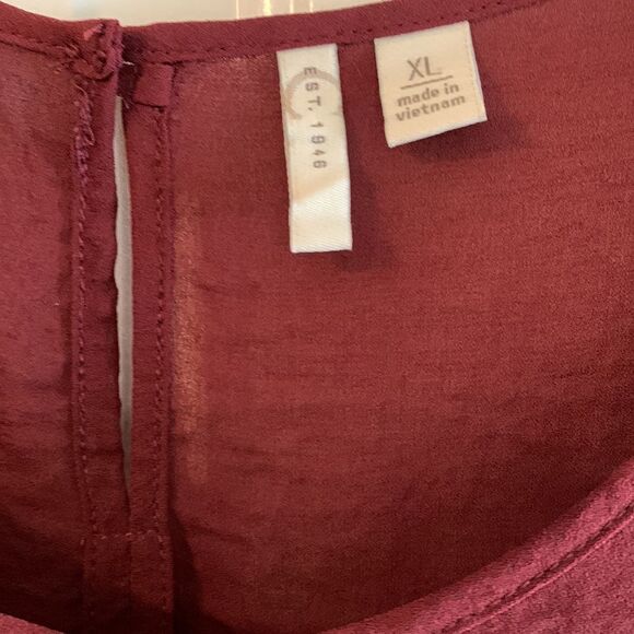 EST 1946 burgundy XL scoop neck blouse with keyhole opening in the back - Picture 2 of 7